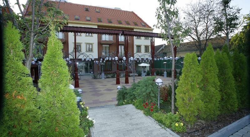 Hotel Obester Debrecen Luaran gambar